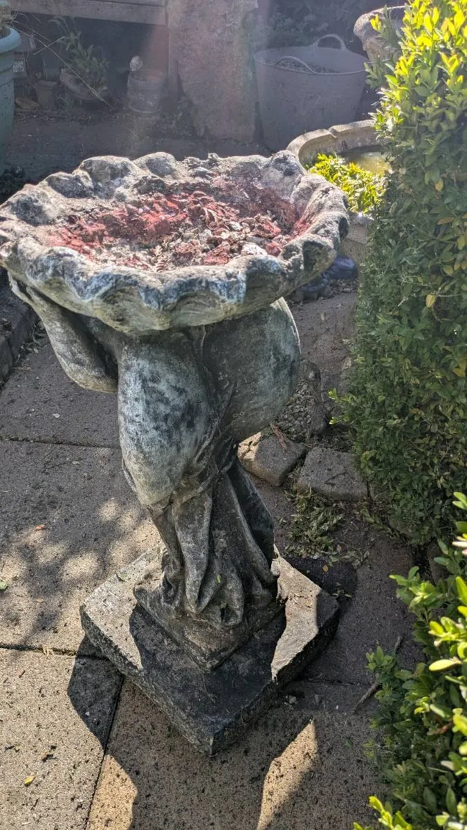 Angel and Shell Stone Birdbath garden statue - Image 3