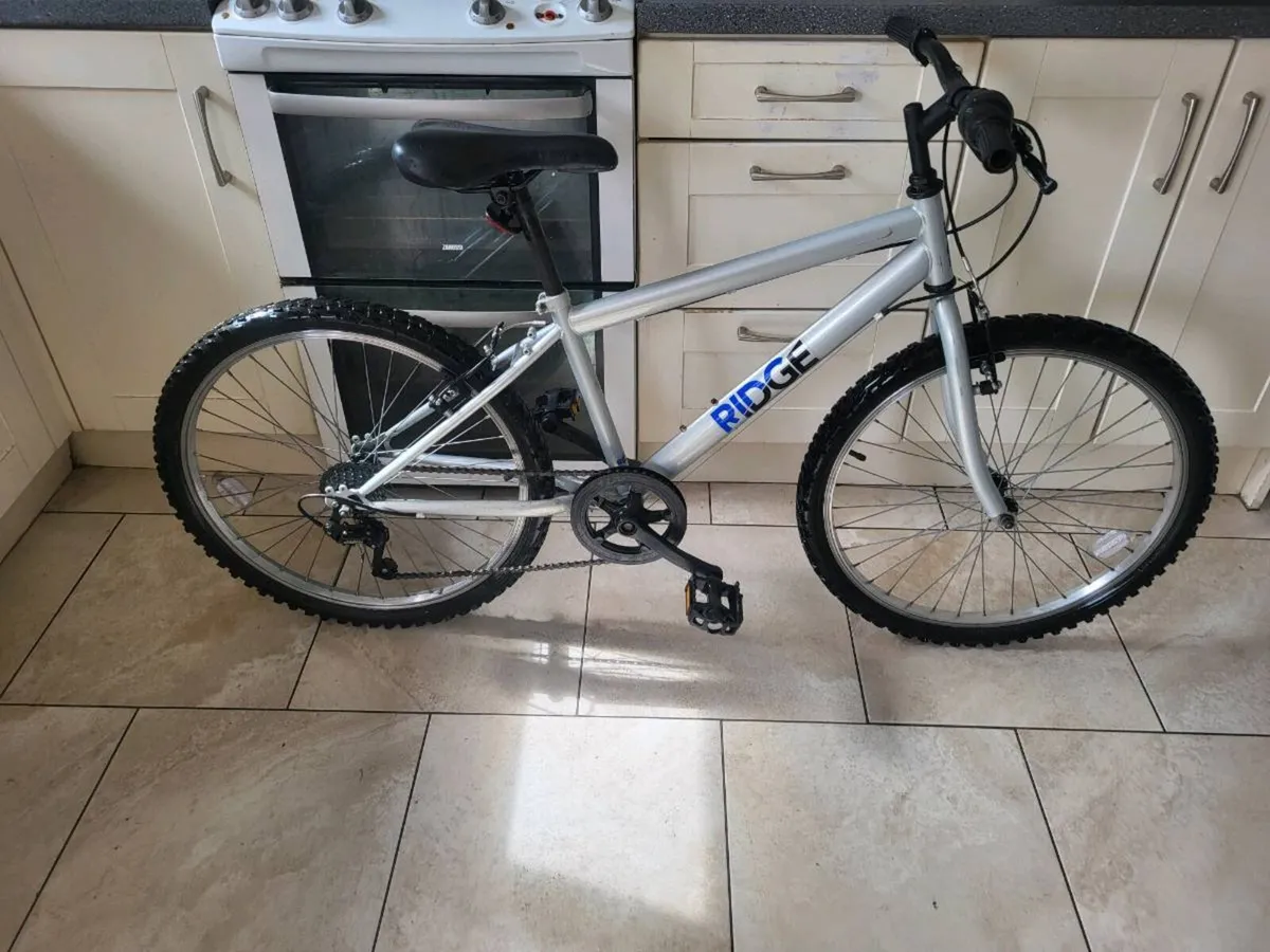 Boys bike 24" - Image 1