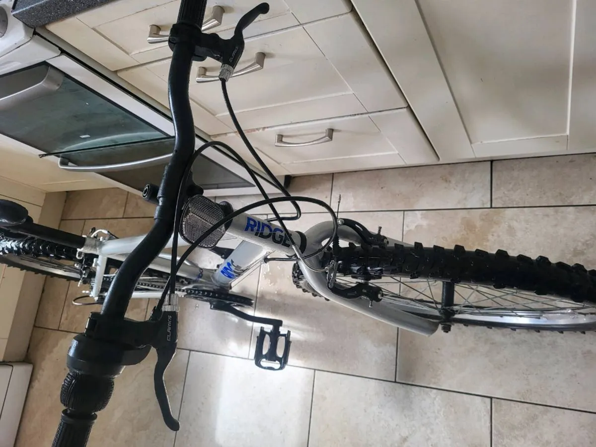 Boys bike 24" - Image 2