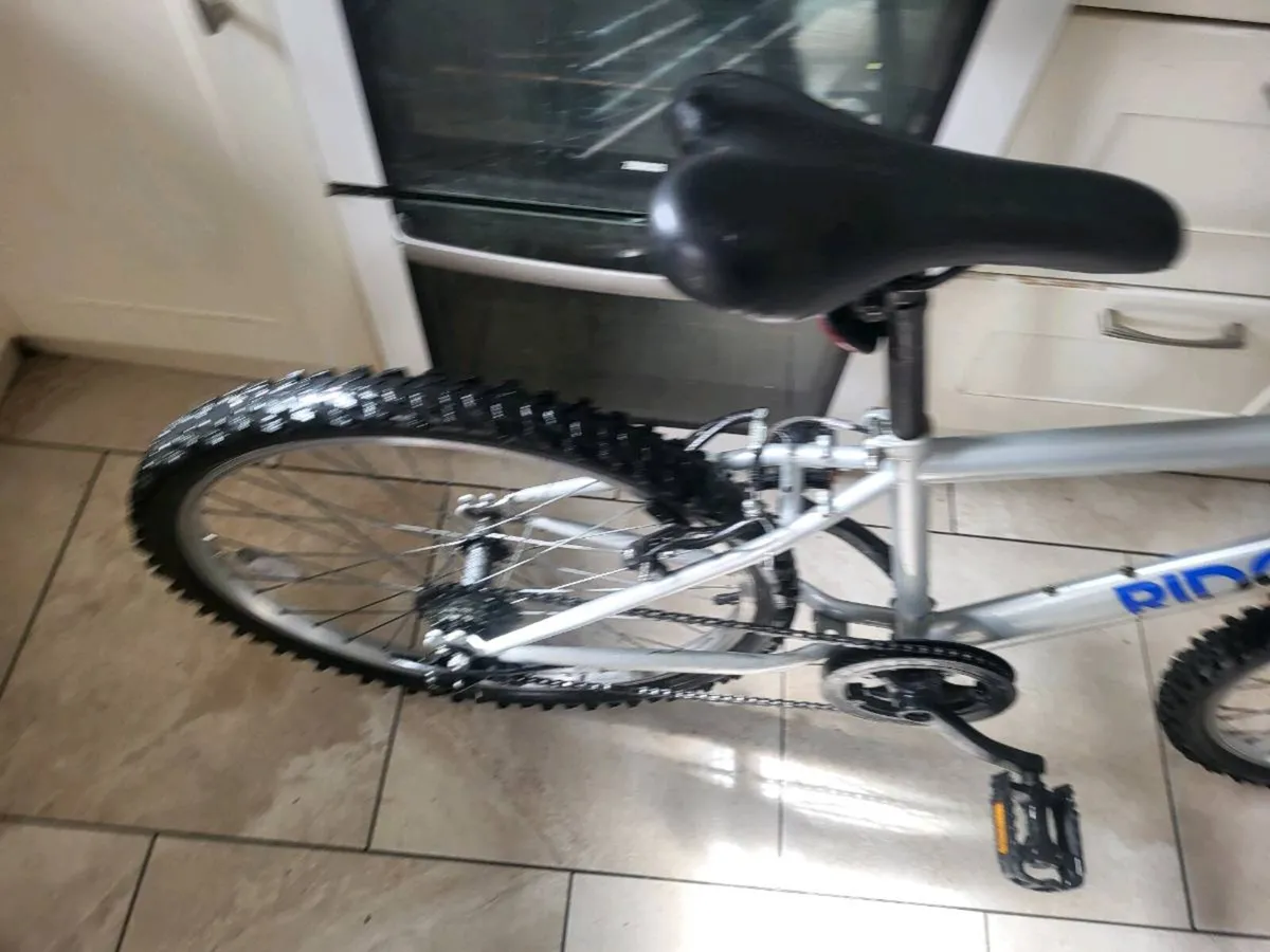 Boys bike 24" - Image 3