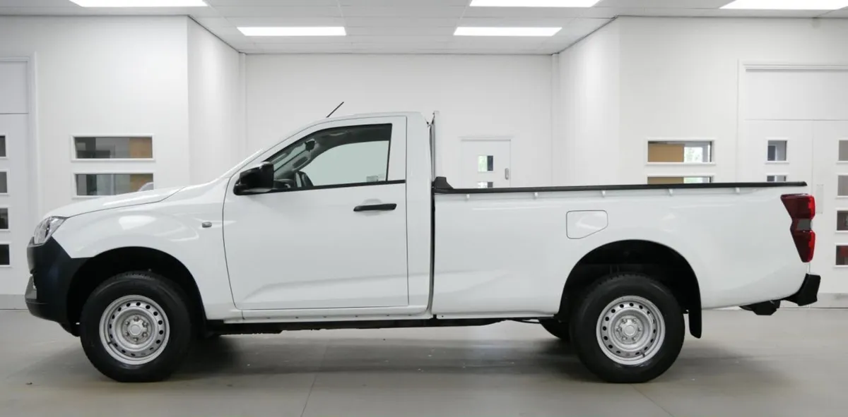 2023 Isuzu D-Max PickUp Van - Image 1