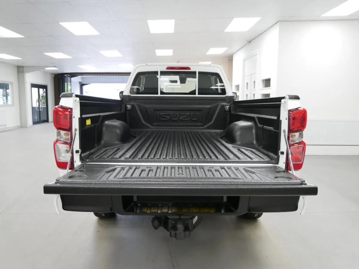 2023 Isuzu D-Max PickUp Van - Image 2