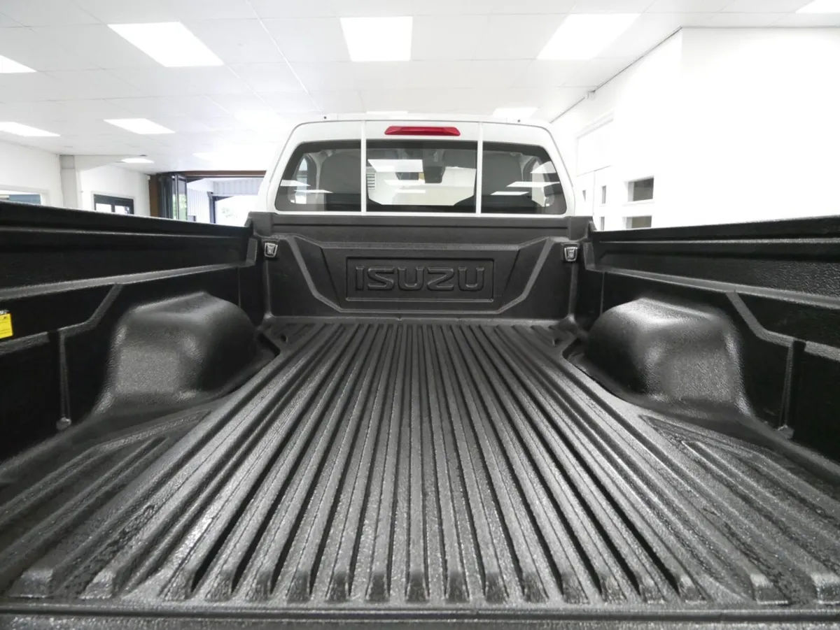2023 Isuzu D-Max PickUp Van - Image 3