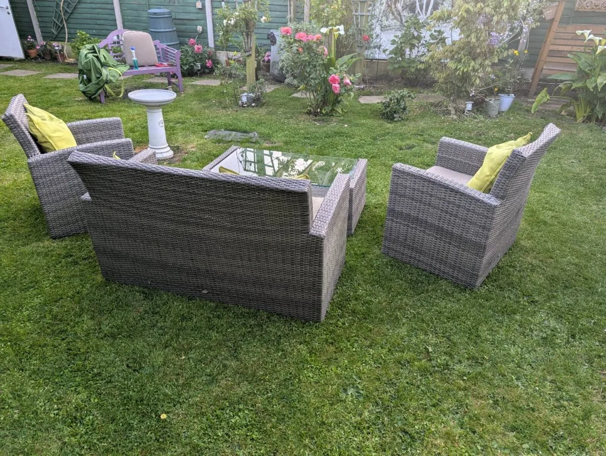 Rattan 2 seater and two chairs - Image 2