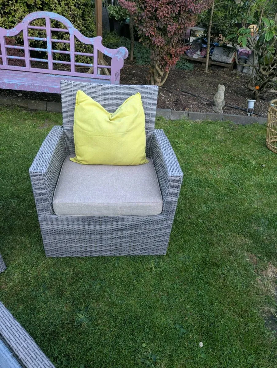 Rattan 2 seater and two chairs - Image 3