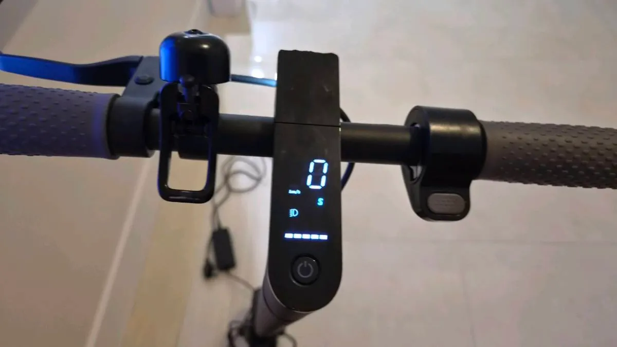 Xiaomi Electric Scooter – Excellent Condition + Ex - Image 3