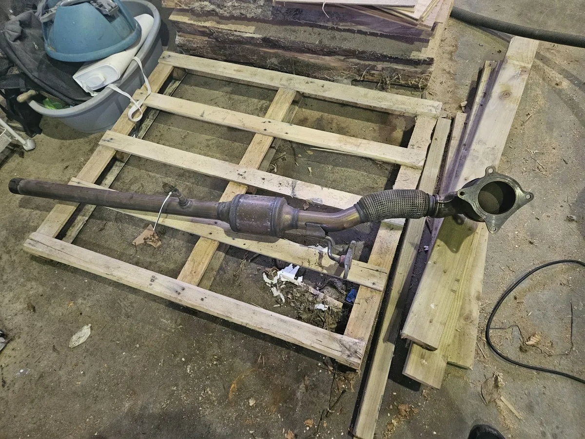 Passat B6 Exhaust Pipe FWD w catalytic converter - Image 1