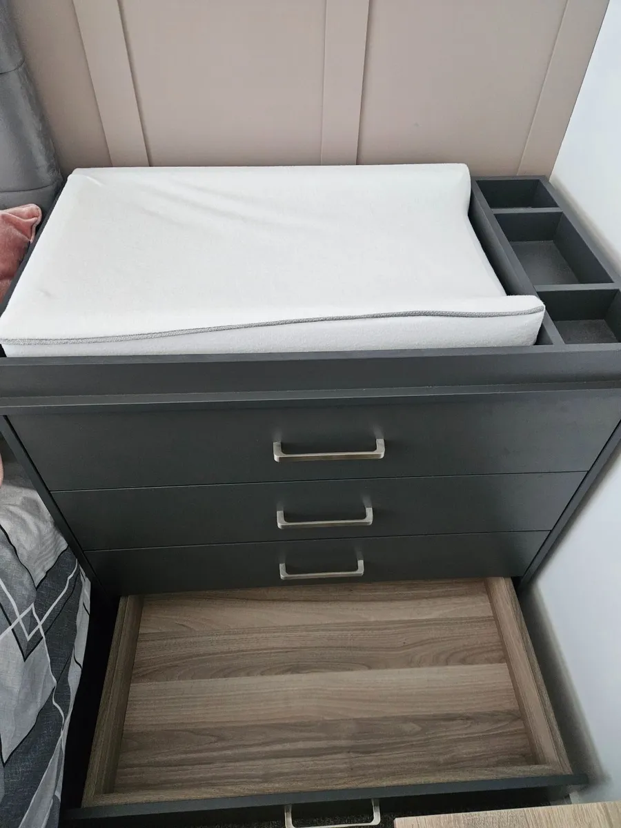 Changing Table/ Drawer Chest - Image 3