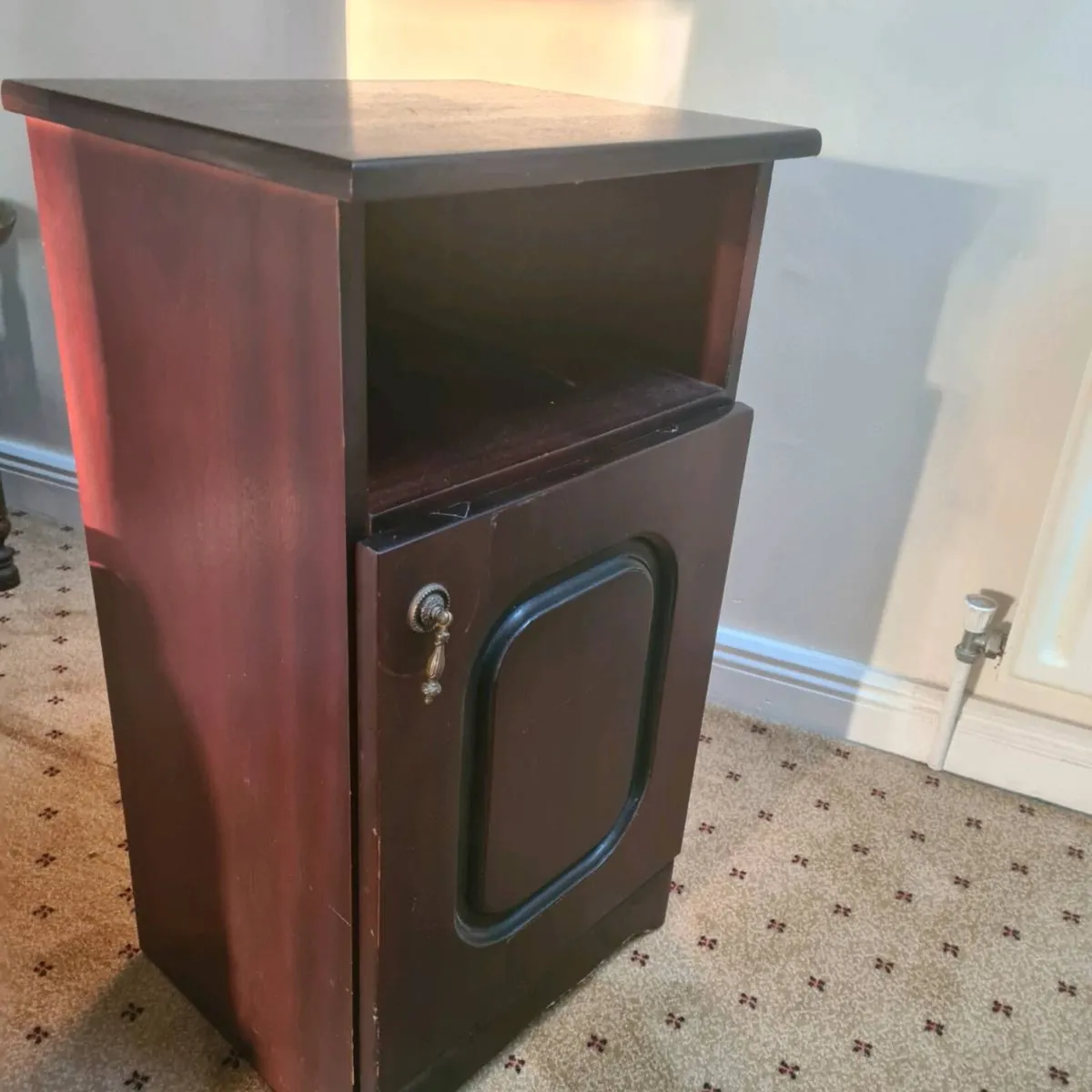 Bedroom locker - Image 1