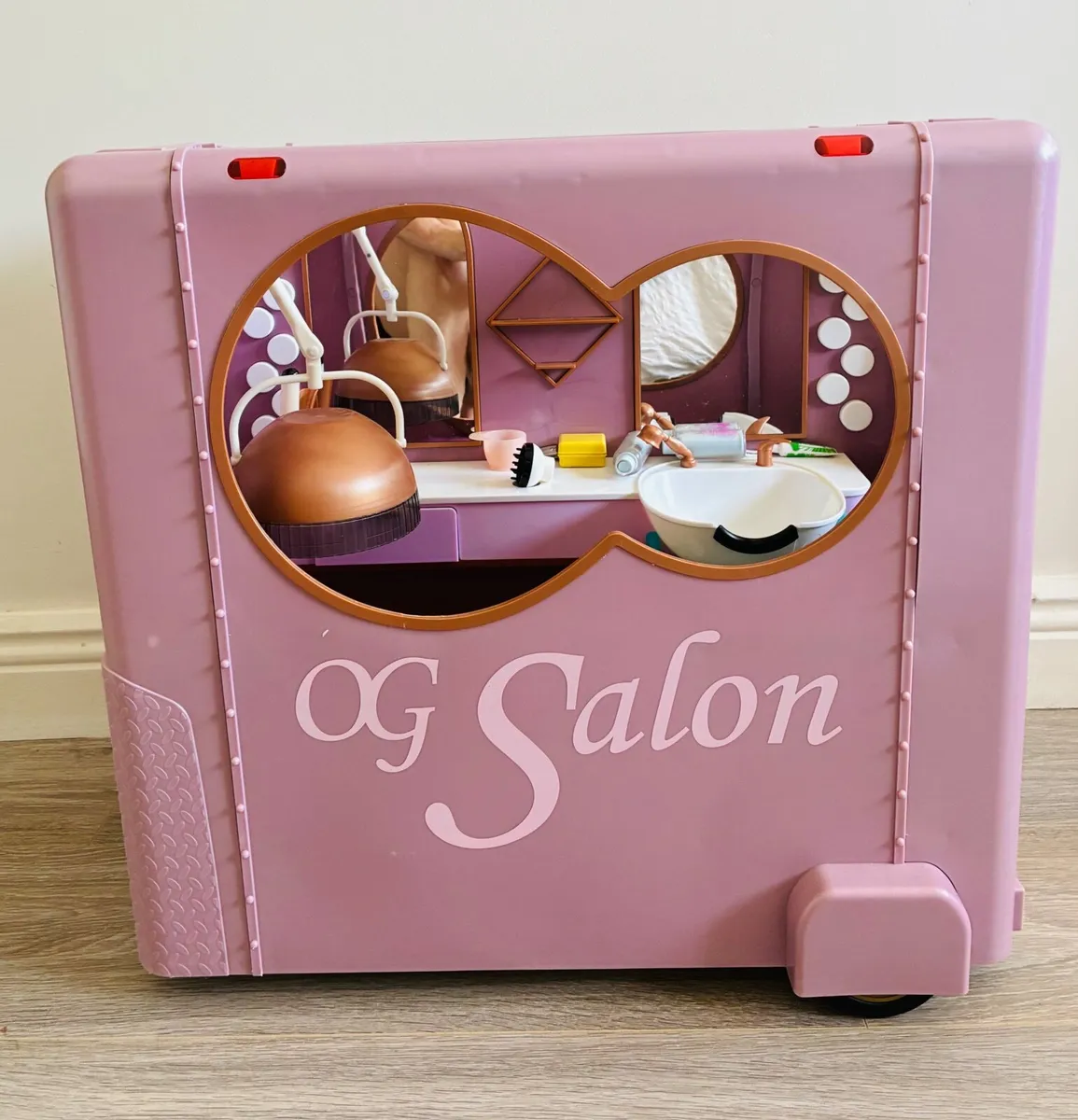 Our Generation Hair Salon On Wheels playset - Image 1
