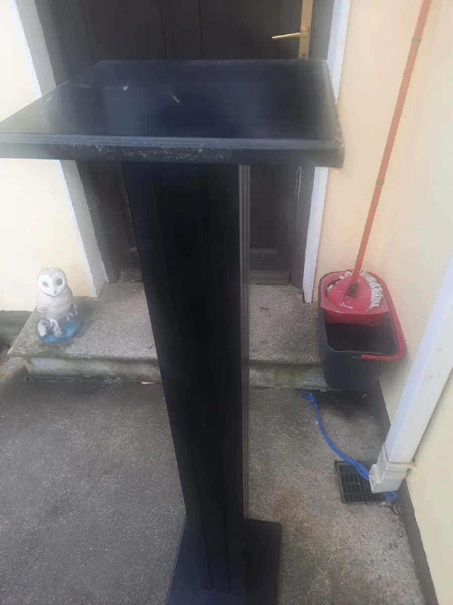Tall pillar stand - Image 4
