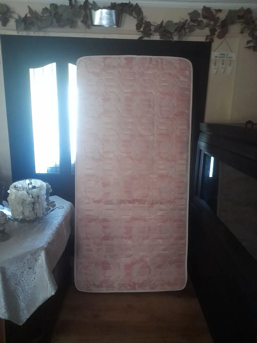 Single bed Mattress free to takeaway - Image 1