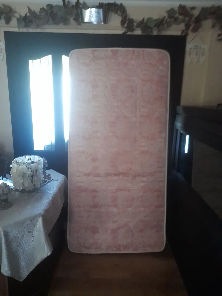 Single bed Mattress free to takeaway - Image 2