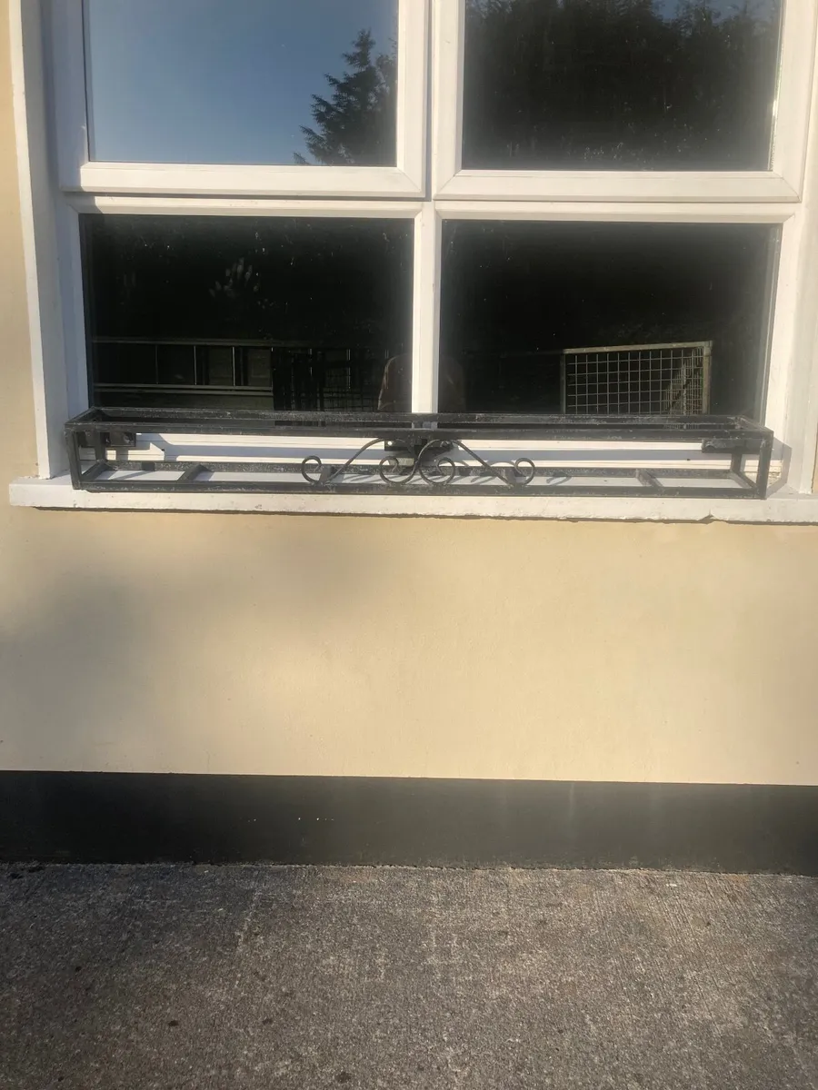 Flower box holder