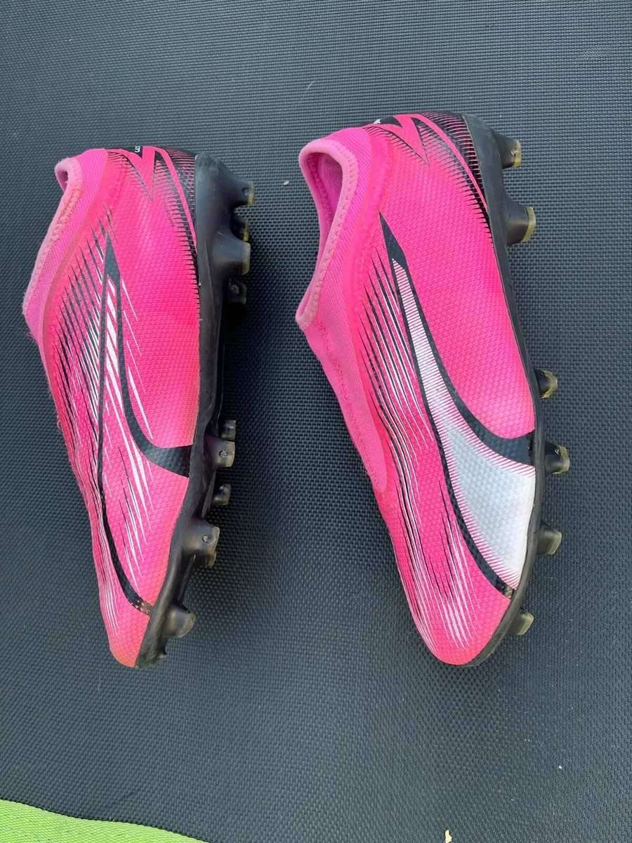 Football Boots Puma Size 5 - Image 4