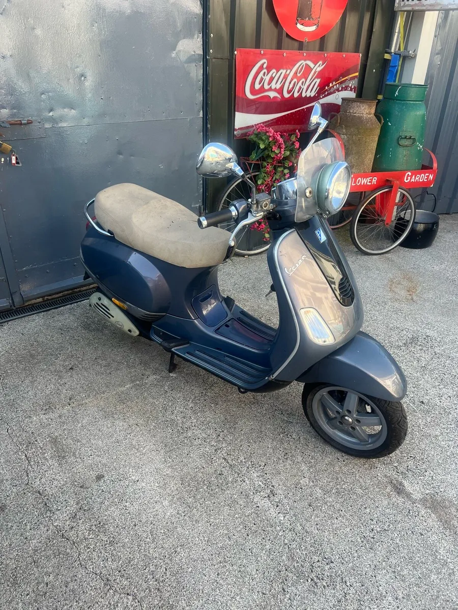 Vespa Scooter 50cc - Image 3