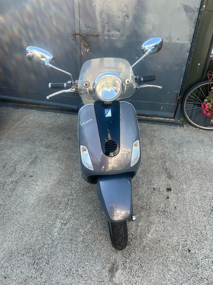 Vespa Scooter 50cc - Image 4