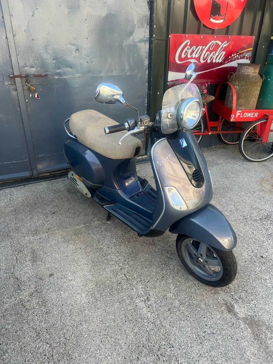 Vespa Scooter 50cc - Image 2