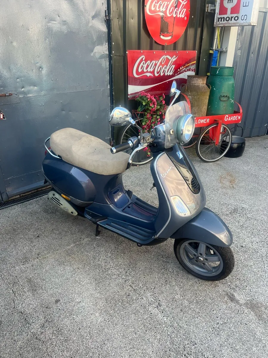 Vespa Scooter 50cc - Image 1