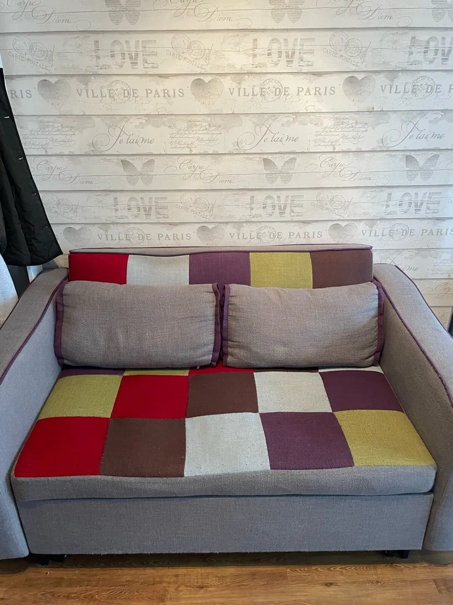 Pull out Couch - Image 1