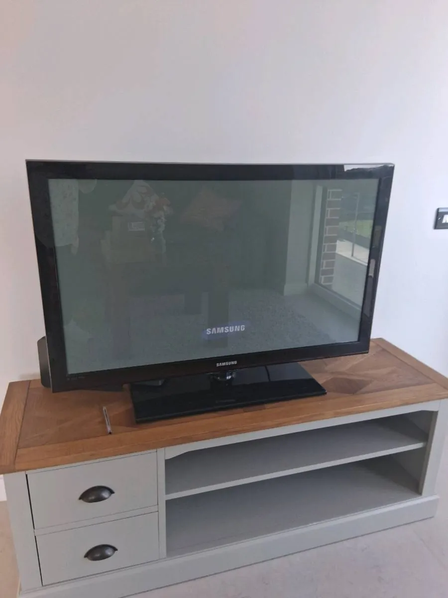Tv - Image 1