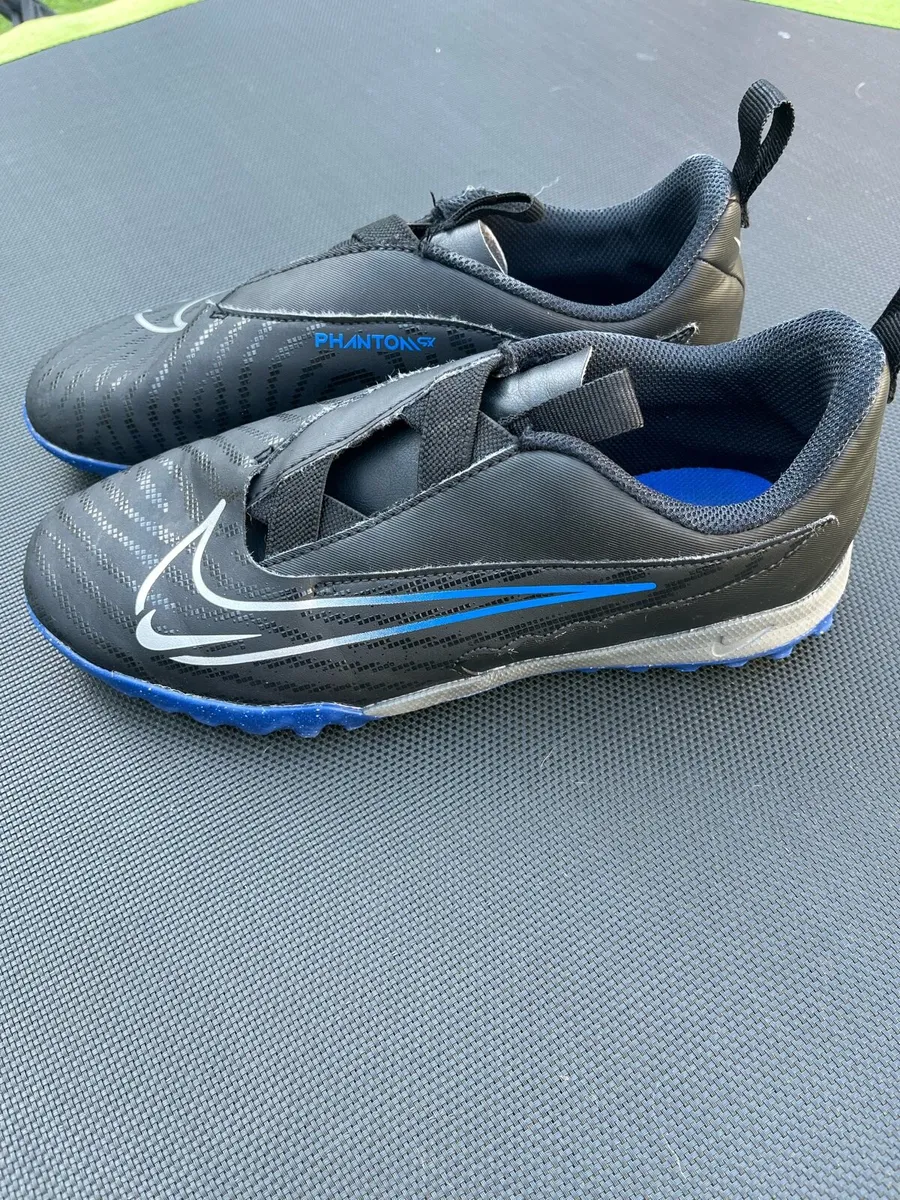 Nike Astro football boots size 5.5 - Image 1