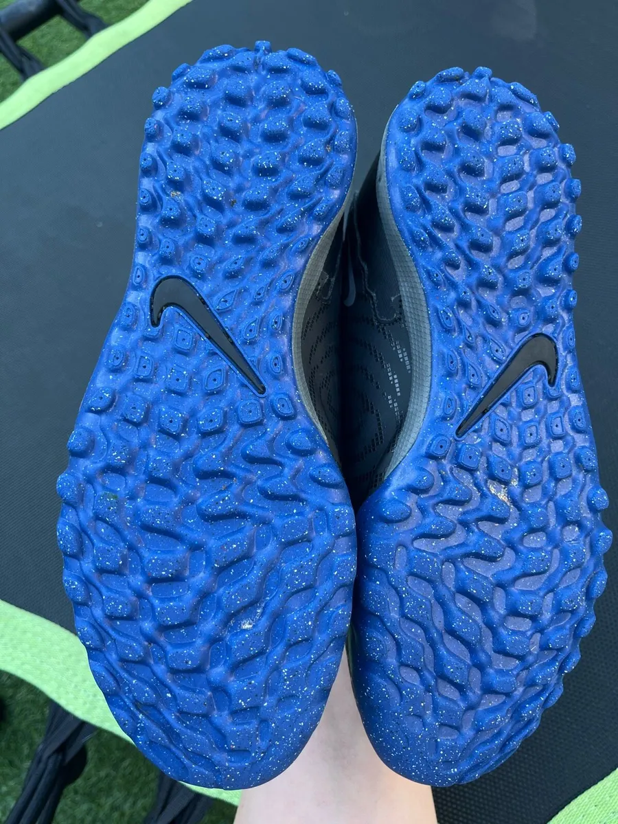 Nike Astro football boots size 5.5 - Image 4