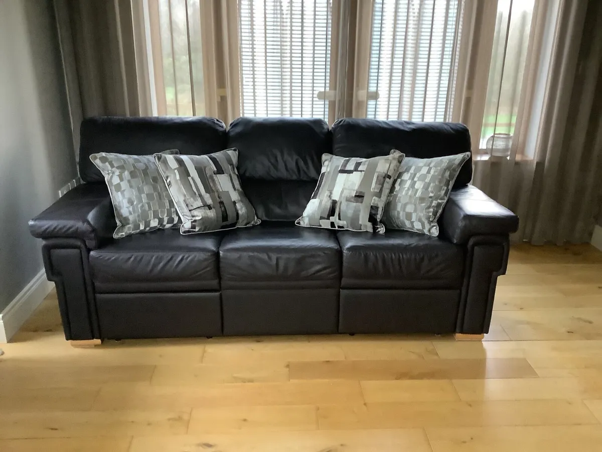 3 seat leather recliner sofa - Image 4