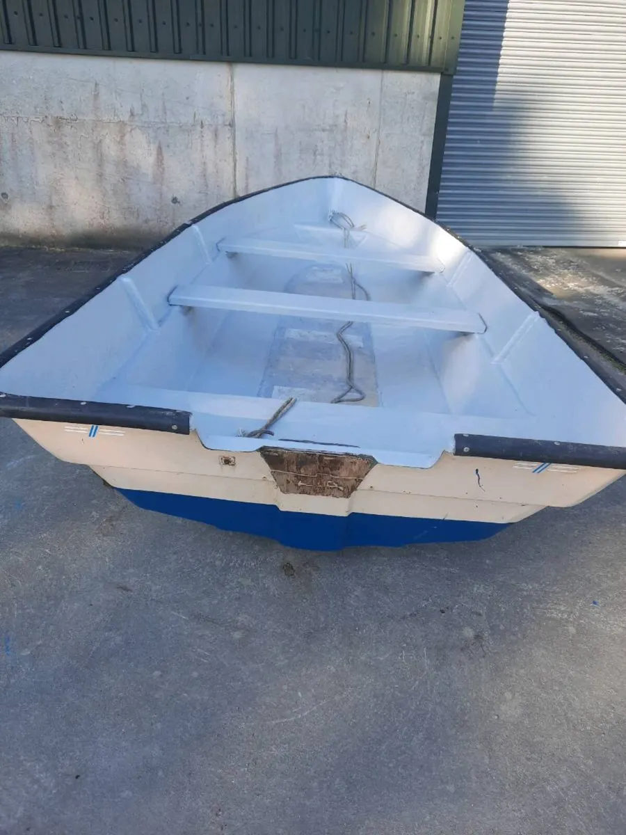 Fibreglass punt - Image 2