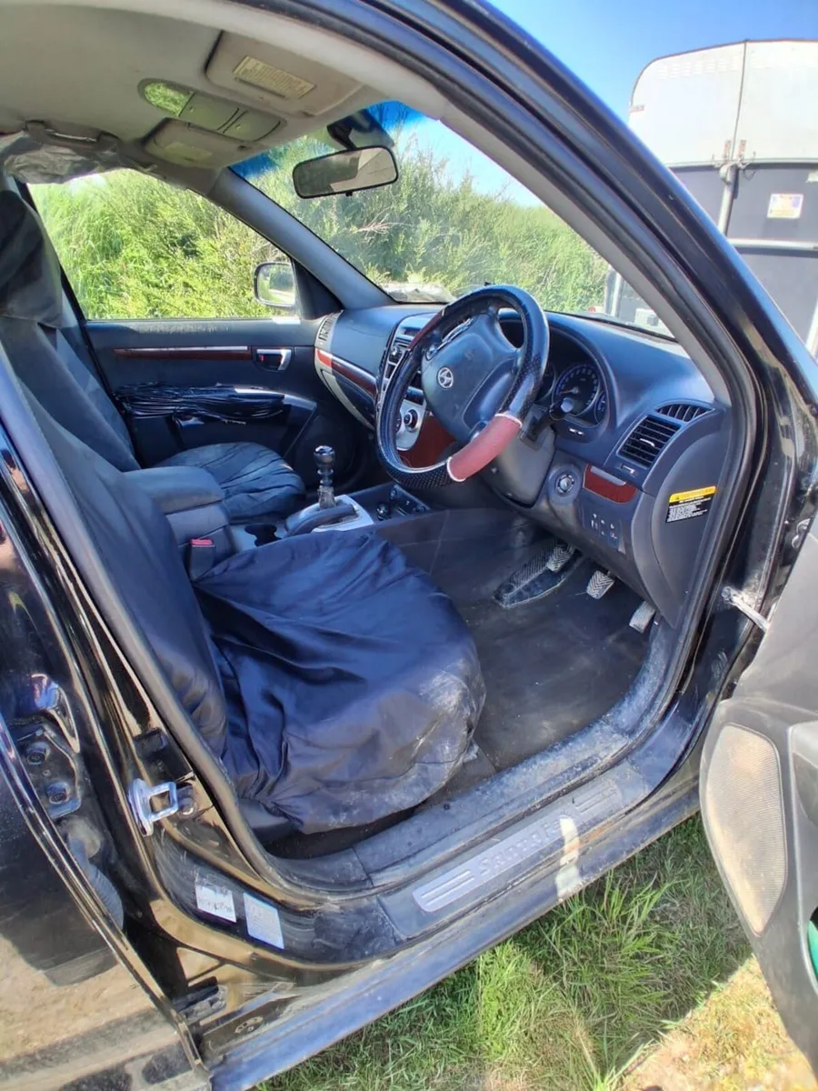 Hyundai Sante Fe - Image 2