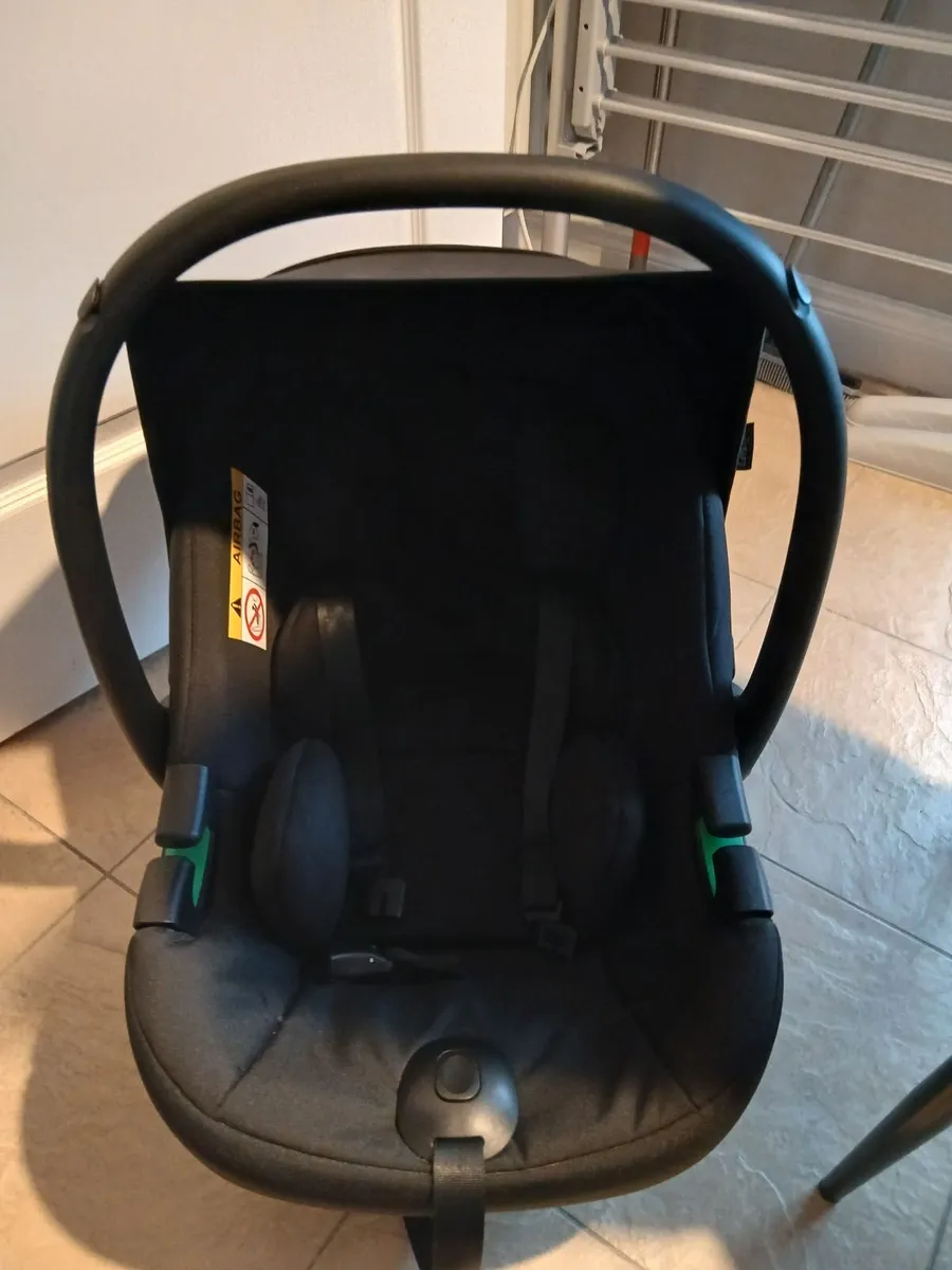 Baby car seat and formula maker bundle - Image 2