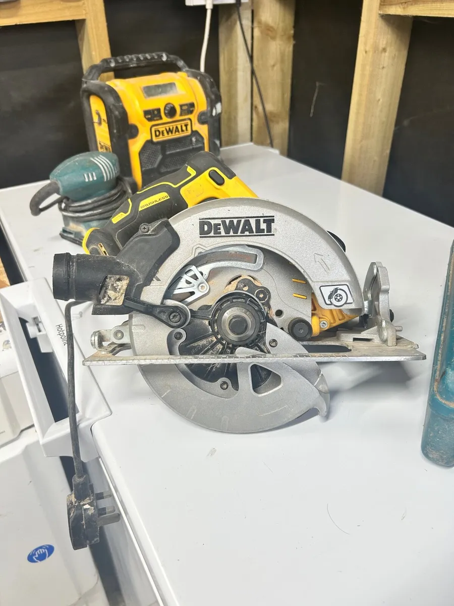 dewalt 165mm battery powered saw - Image 1
