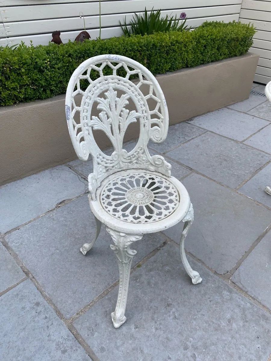 Ornate garden table and matching chair - Image 4