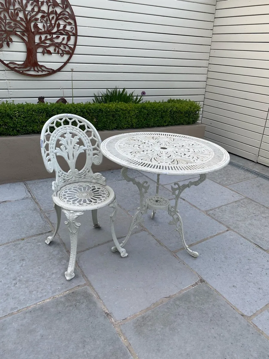 Ornate garden table and matching chair - Image 1