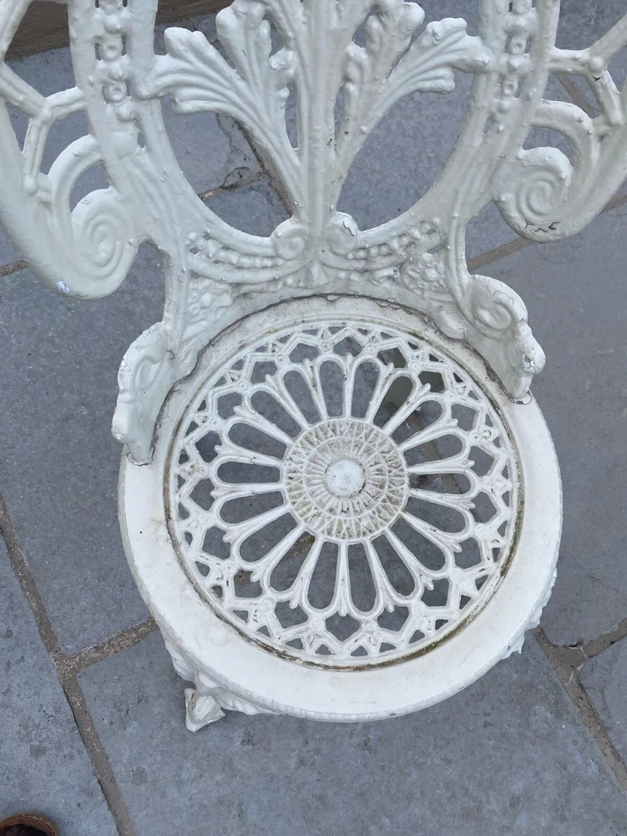 Ornate garden table and matching chair - Image 3