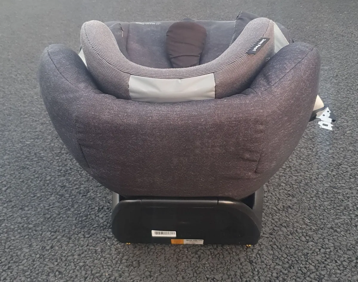 Maxi-Cosi 2 Way Pearl and Isofix Bases - Image 3