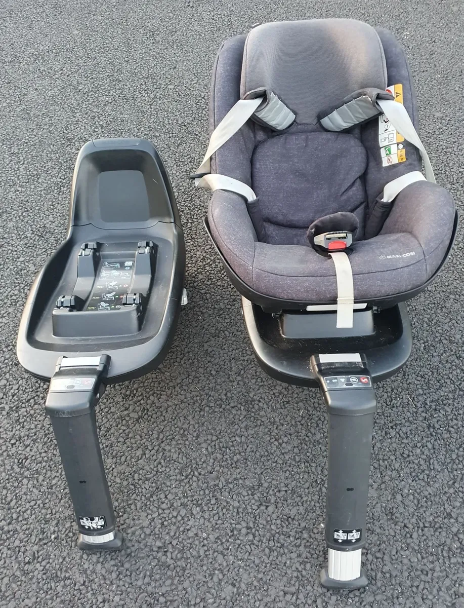 Maxi-Cosi 2 Way Pearl and Isofix Bases - Image 1