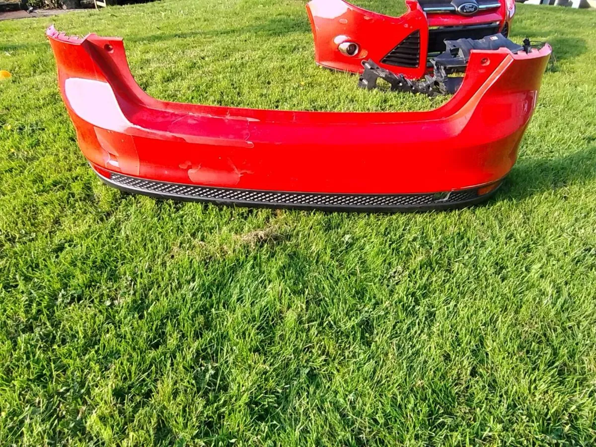 Ford focus front and rear bumpers section car and - Image 1