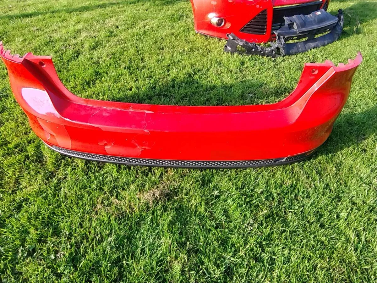 Ford focus front and rear bumpers section car and - Image 2