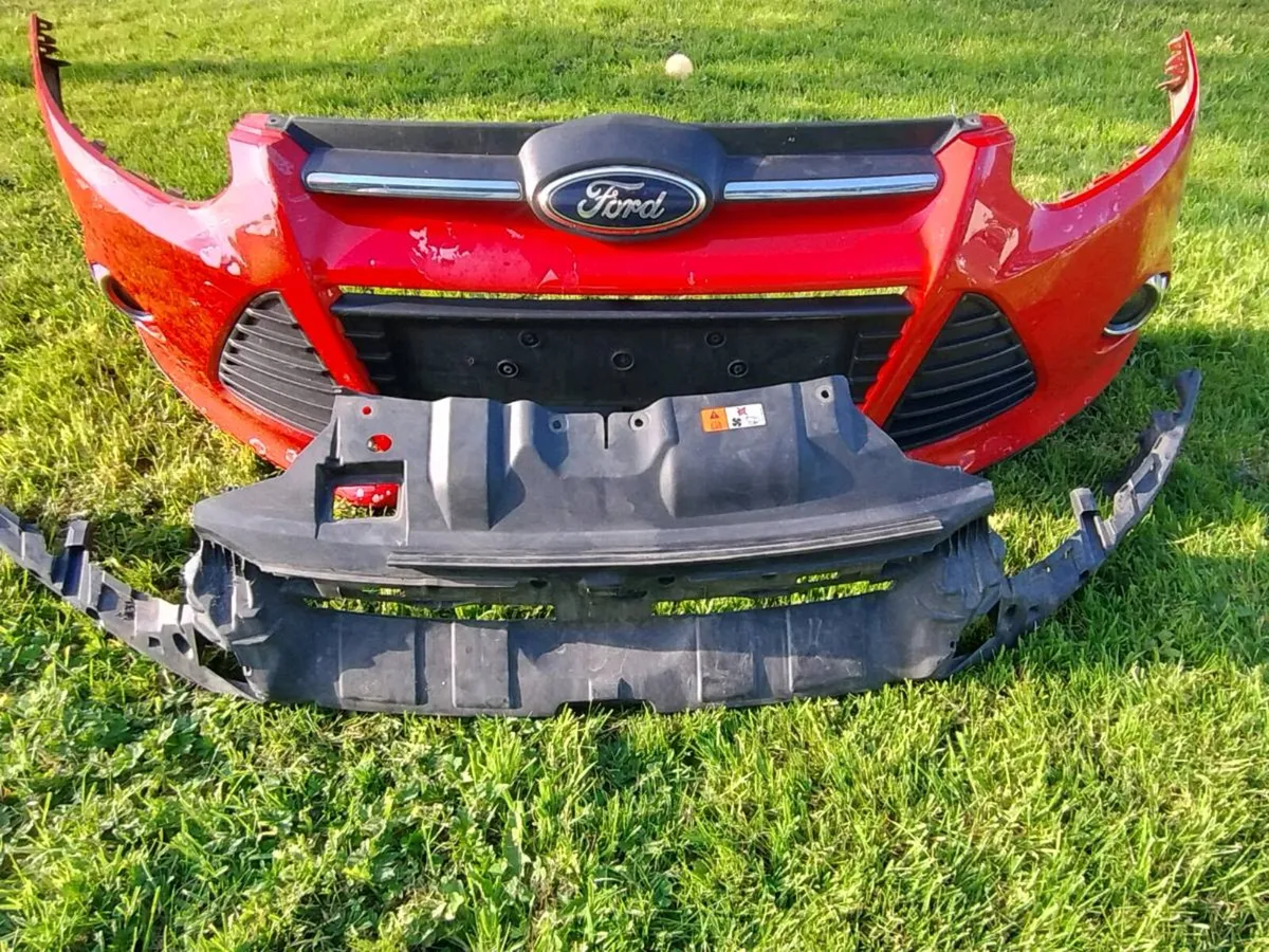 Ford focus front and rear bumpers section car and - Image 3