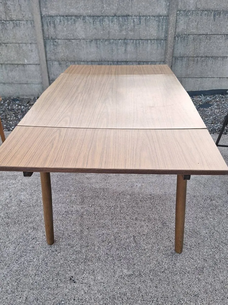 Retro kitchen table - Image 1