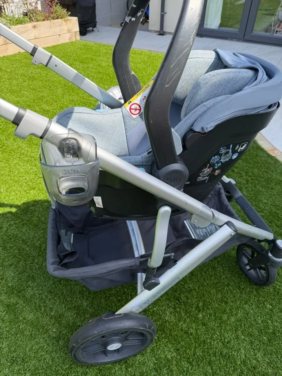 UPPAbaby Vista V2 Travel System Bundle + Bassinet + Car Seat + Accessories - Image 4