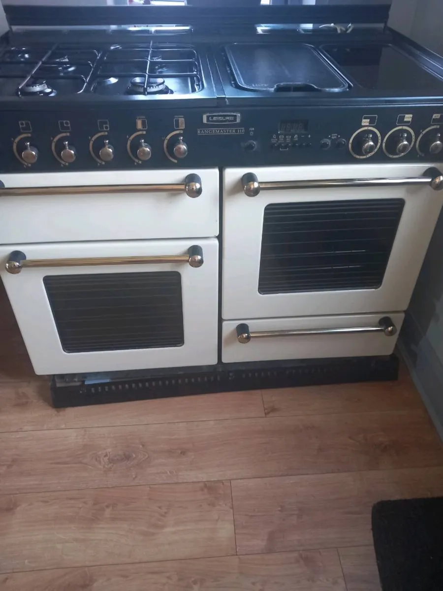 Rangemaster 110 full gas leasure cooker plus hot p - Image 1