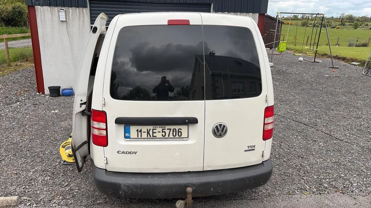 Volkswagen Caddy 2011 - Image 2