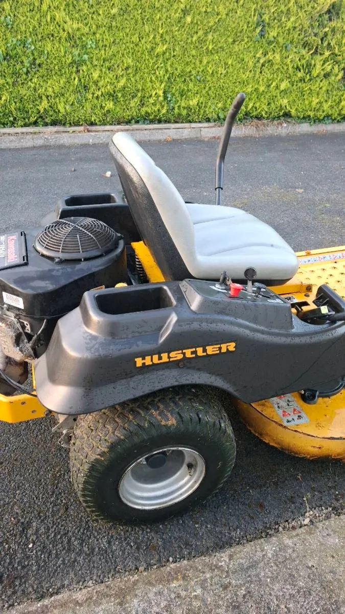 Hustler lawnmower - Image 3