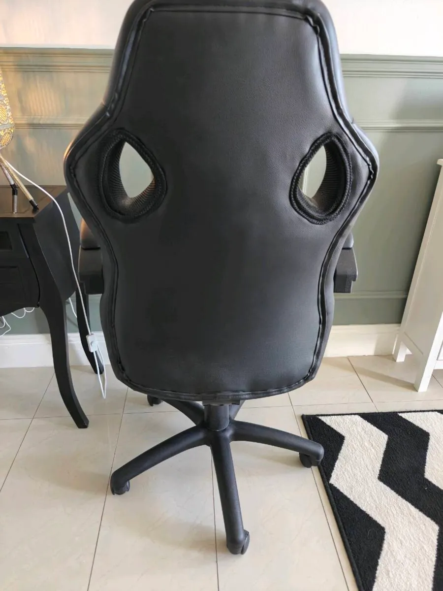 Gaming chair - Image 4