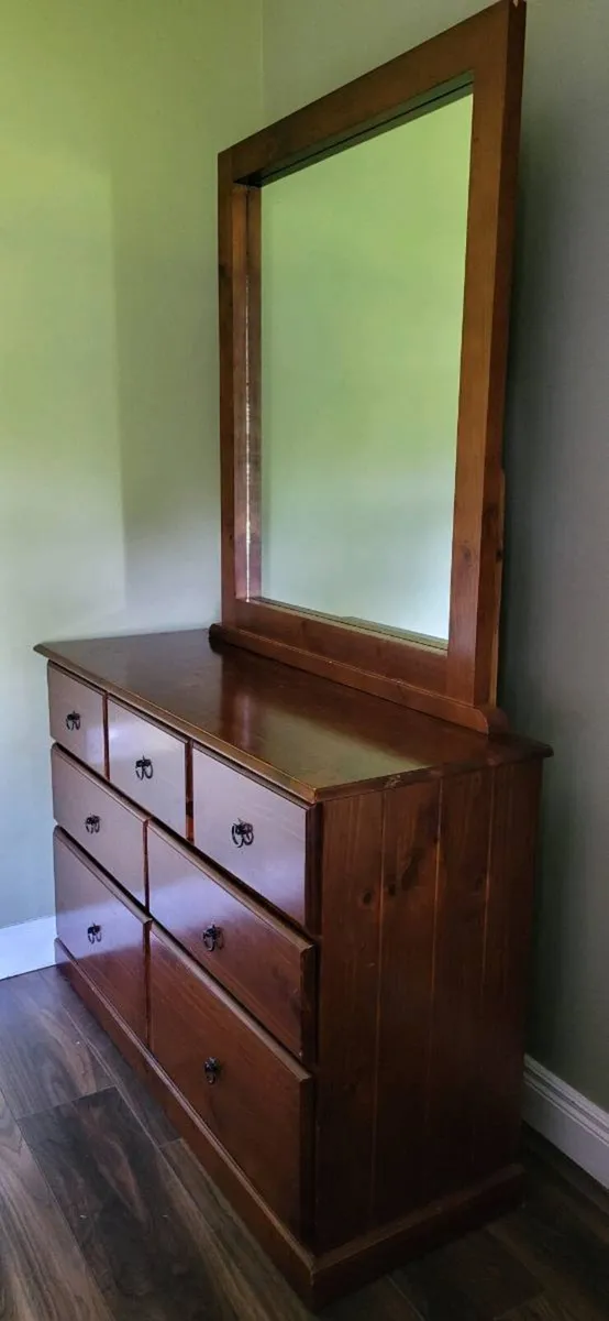 Bedroom furniture - Image 4