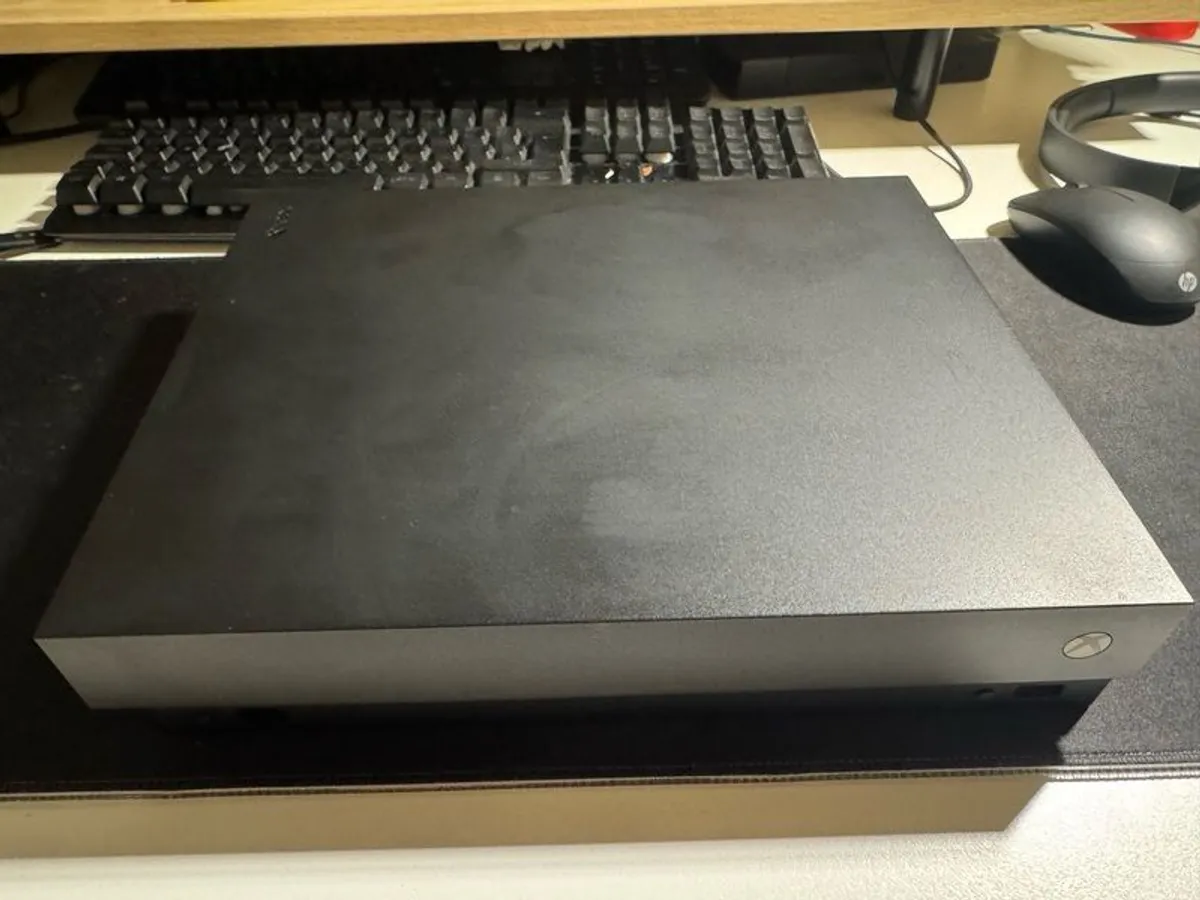 xbox one x 1tb with genuine controller - Image 3