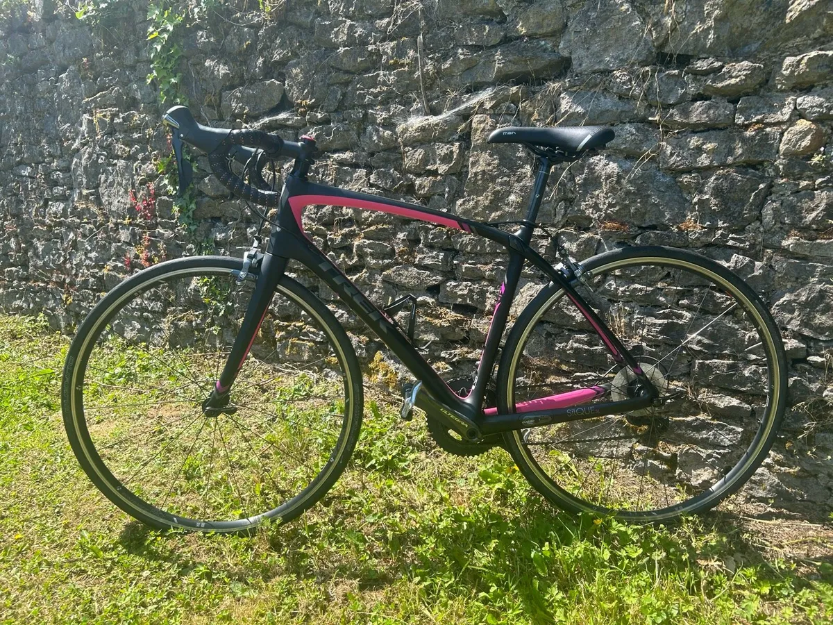 Trek carbon bike as new - Image 2