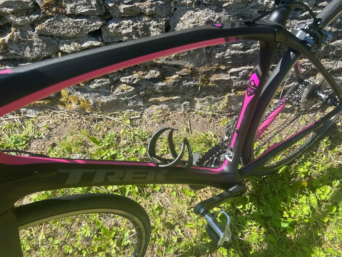 Trek carbon bike as new - Image 3